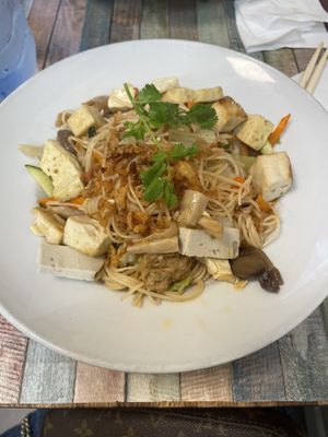 Nouilles sautées véganes   at La Maison des Nems in Toulouse