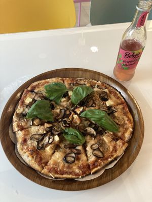 Pizza w/ tofu & tempeh and a raspberry lemonade, super yummi  at Mayse Pizzeria in Kowloon