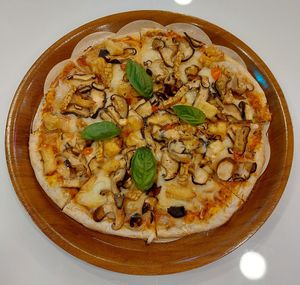 Tom Yum Pizza at Mayse Pizzeria in Kowloon