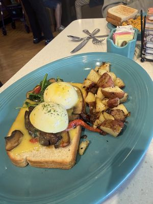 portabello spinach benedict    at House of Benny's in Poland