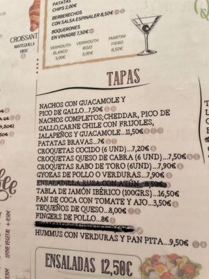 Part of the menu (gyoza, hummus, guacamole) at Chiringuito Blanquito in Gava