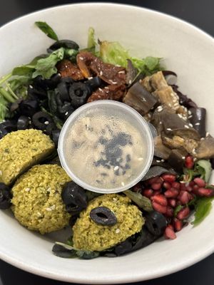 Falafel bowl up closee  at Philosopheat in Barcelona