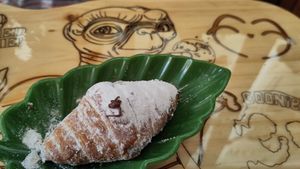 Little Chocolate croissant for 1€ at FANTASY Vegan Food in Barcelona