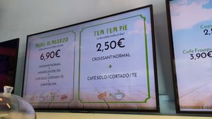 Breakfast menu offer at FANTASY Vegan Food in Barcelona