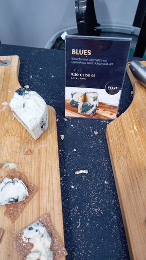 blauschimmelkäse 9,50€/150g at VEEZE in Oldenburg