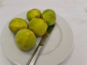 Figs for dessert. at O Pelourinho in Alijo
