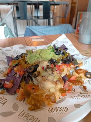 Totopos vegan (creo que no salían en carta, pero los puedes pedir) at La Pepita Burger Bar  in Vitoria Gasteiz