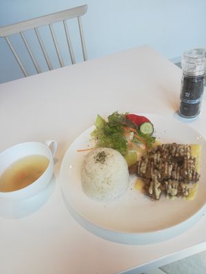 lunch: vegan karaage with rice, soup and a salad at Perry Berry  in Shizuoka