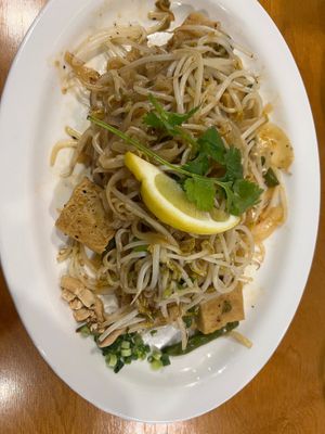 Pad thai without egg at Chom Chom in Gyeongju