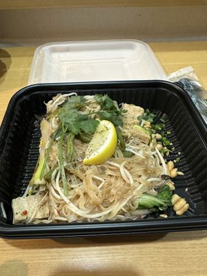 Tofu Pad Thai (Chili Sauce)  at Chom Chom in Gyeongju