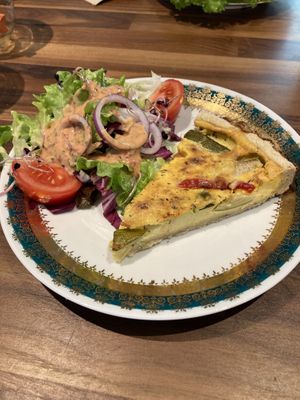 Vegane Quiche mit Tagessalat  at Initiative Poing Unverpackt in Poing