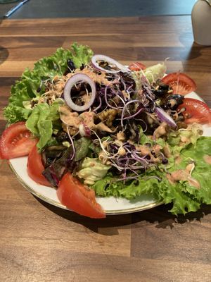 Großer Salat mit Belugalinsen  at Initiative Poing Unverpackt in Poing