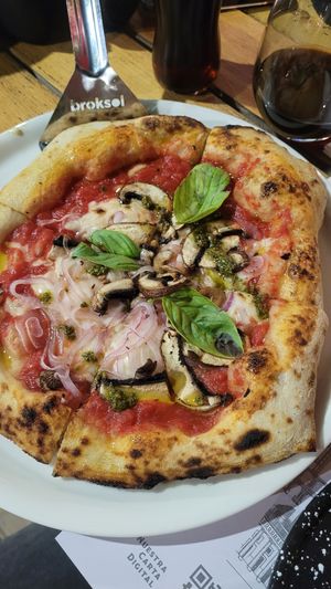 pizza with mushrooms, vegan cheese, onions and pesto at Bigalia in Mendoza