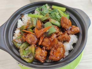 Mock chicken rice in claypot at Shu Vegetarian - 蔬方斋 - Jurong West in West Singapore