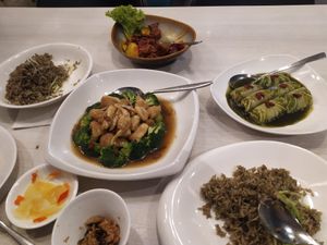 Sharing Platters at Whole Earth 环界蔬食 in Central Singapore