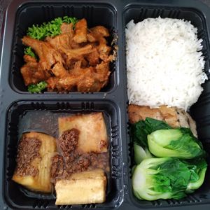 Peranakan set at Whole Earth 环界蔬食 in Central Singapore