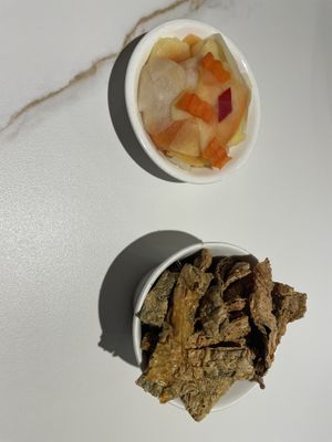 Crispy seaweed crisps and pickled papaya   at Whole Earth 环界蔬食 in Central Singapore