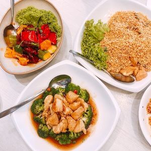 Sweet sour delight, enchanted forest and crispy golden oats at Whole Earth 环界蔬食 in Central Singapore