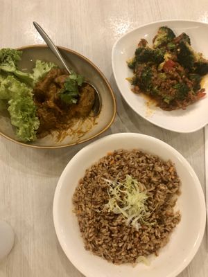 Left: Penang, right: sambal broccoli, bottom: XO rice at Whole Earth 环界蔬食 in Central Singapore