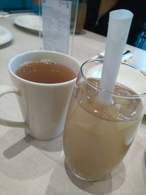 Cold and hot lemongrass drink at Whole Earth 环界蔬食 in Central Singapore