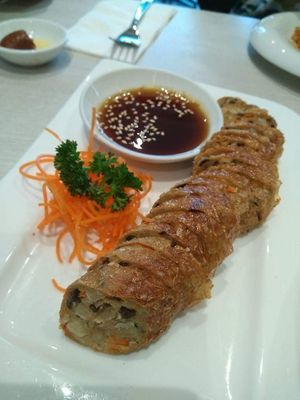 Ngoh hiang at Whole Earth 环界蔬食 in Central Singapore