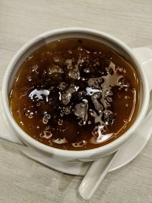 Collagen dessert at Whole Earth 环界蔬食 in Central Singapore