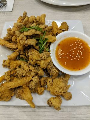 Crispy fried oysters (batter is like KFC) at Whole Earth 环界蔬食 in Central Singapore