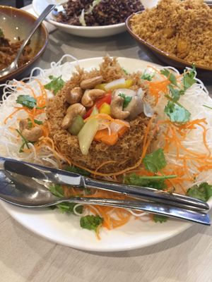 Handmade yum treasure ring

 at Whole Earth 环界蔬食 in Central Singapore