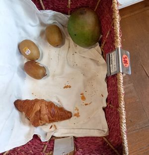 discounted products (yep, the 🥐 is vegan) at Biogoods in Berlin