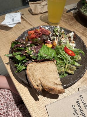 Mixed salad plate  at Honest Greens - Gran de Gracia in Barcelona