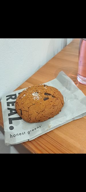 Salted chocolate chip cookie at Honest Greens - Gran de Gracia in Barcelona