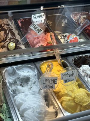 Vegan lemon, mango and strawberry sorbet   at Fiordilatte in Portimao