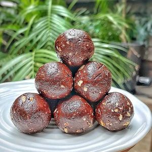 Coffee Chocolate Ball
Ingredients:
Cashew nuts, Organic Medjoul Dates, Organic Cacao Powders, coconuts, organic bulletproof coffee beans, Organic maple syrup, Vanilla, Himalayan salts, Love. at Huafengsu Restaurant in Dongguan