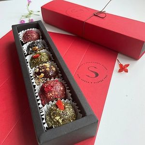 Mixed Super Balls Gift Set(5 balls)
Gluten-free, Dairy-free, Vegan Friendy, No added sugars⠀
Each time with different special flavours depends on the season ! at Huafengsu Restaurant in Dongguan