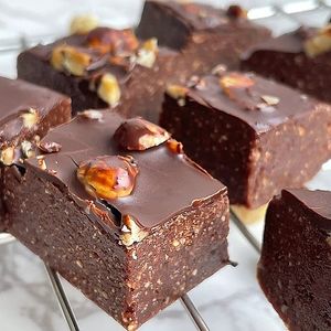 Chocolate Hazelnuts Brownie Bite
Ingredients: Organic Medjoul Dates, Hazelnuts, organic Cacao powder, Sea Salt  at Huafengsu Restaurant in Dongguan