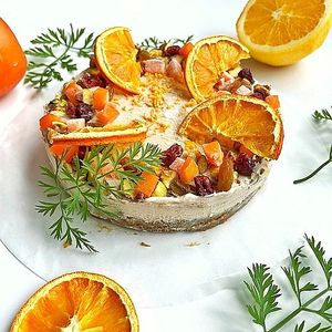 No Bake Orange Carrot Cake
Ingredients:
Carrots, walnuts, cashews, pumpkin seeds, sunflower seeds*, organic vanilla, organic ginger, Organic cinnamon*, organic coconut oil, orange, Himalayan salt.coconut cream, organic maple syrup, organic coconut oi at Huafengsu Restaurant in Dongguan