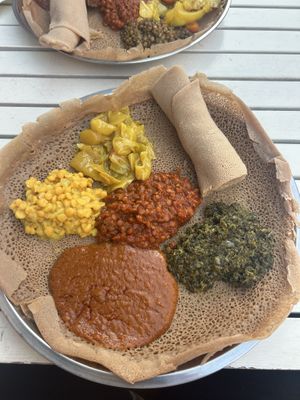 Gemischte Speiseplatte  at Tena Adam Feinkosten und Gewürzladen  in Munich