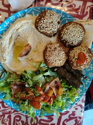 Assiette falafel at Tabla in Marseille
