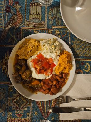 Mezze plate (two of the once in this picture are not vegan) at Wooden Spoon Cave Restaurant in Nevsehir