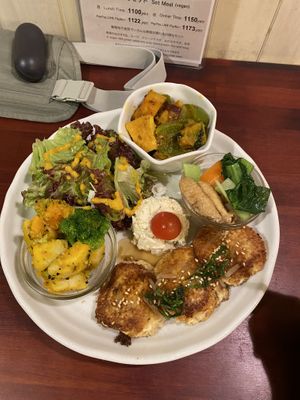 Still more was on the way! This is only let of the set meal  at Gopinatha in Tokyo