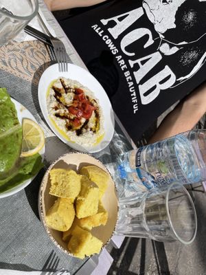 Babaganush e pane   at Zeit W Zaatar in Rome
