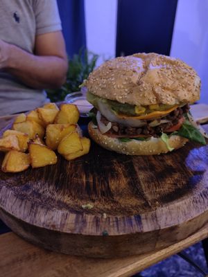 Hamburguesa mexican style at Mango & Caoba in Barcelona