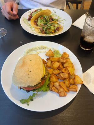 Mexican burger and tacos at Mango & Caoba in Barcelona