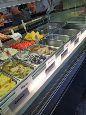 Vegan cream flavours: pistachio, hazelnut,  stracciatella at FreddoGelato in Milan