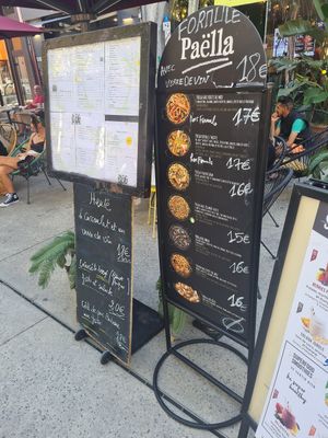 Paella options at L'endroit in Carcassonne