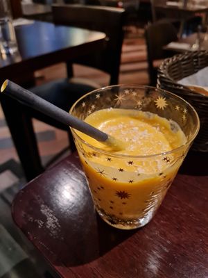 Vegan mango Lassi woth coconut cream at Leela Indian Restaurant  in Bergen