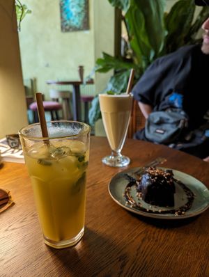 Mango Mint and Banana Bonanza at Parrhesia Cafe in Groningen