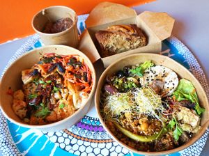 Delivery: Assiette mixte + Tarte du jour + Tiramisu + Apple Cake at Carmen Ragosta in Paris