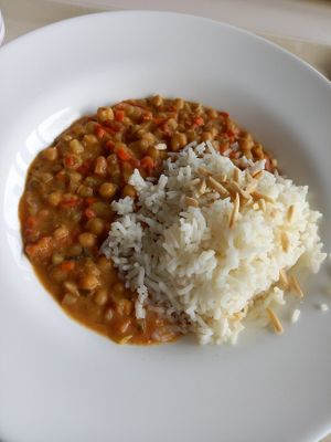 Kichererbsen Curry mit Mandelreis at Mensa Am Hubland in Wurzburg