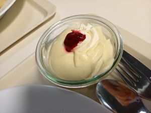 Veganer Maracujaschaum mit veganer Sahne at Mensa Am Hubland in Wurzburg